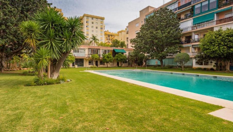 Apartment Stylish 3 Bedroom Penthouse In Centre With Large Pool Close To The